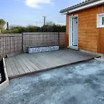 2 Bedroom Amazing In Apartmán Vayres (Gironde)
