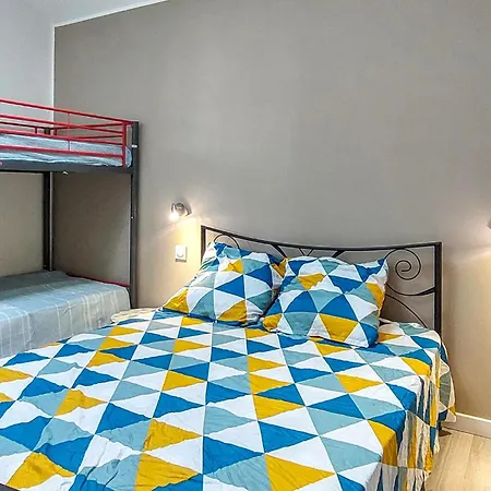 2 Bedroom Lovely In Vayres (Gironde)
