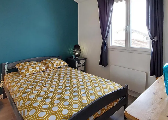 2 Bedroom Cozy In * Vayres (Gironde)